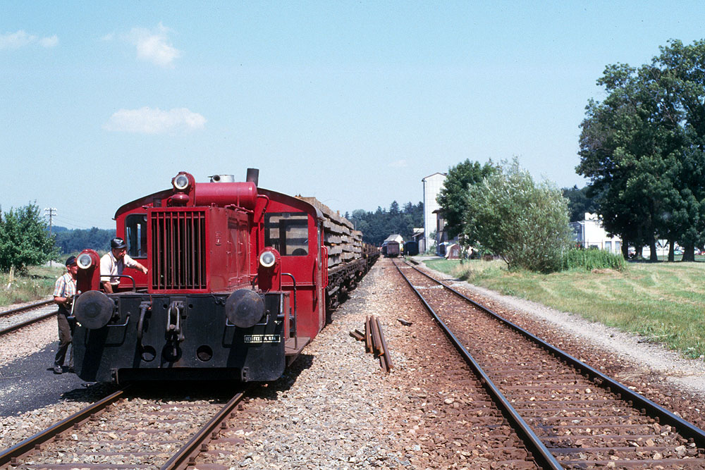 https://www.eisenbahnfotograf.de/datei/Juni 1986/750133 DB 323804 Krauchenwies 7.8.86.jpg